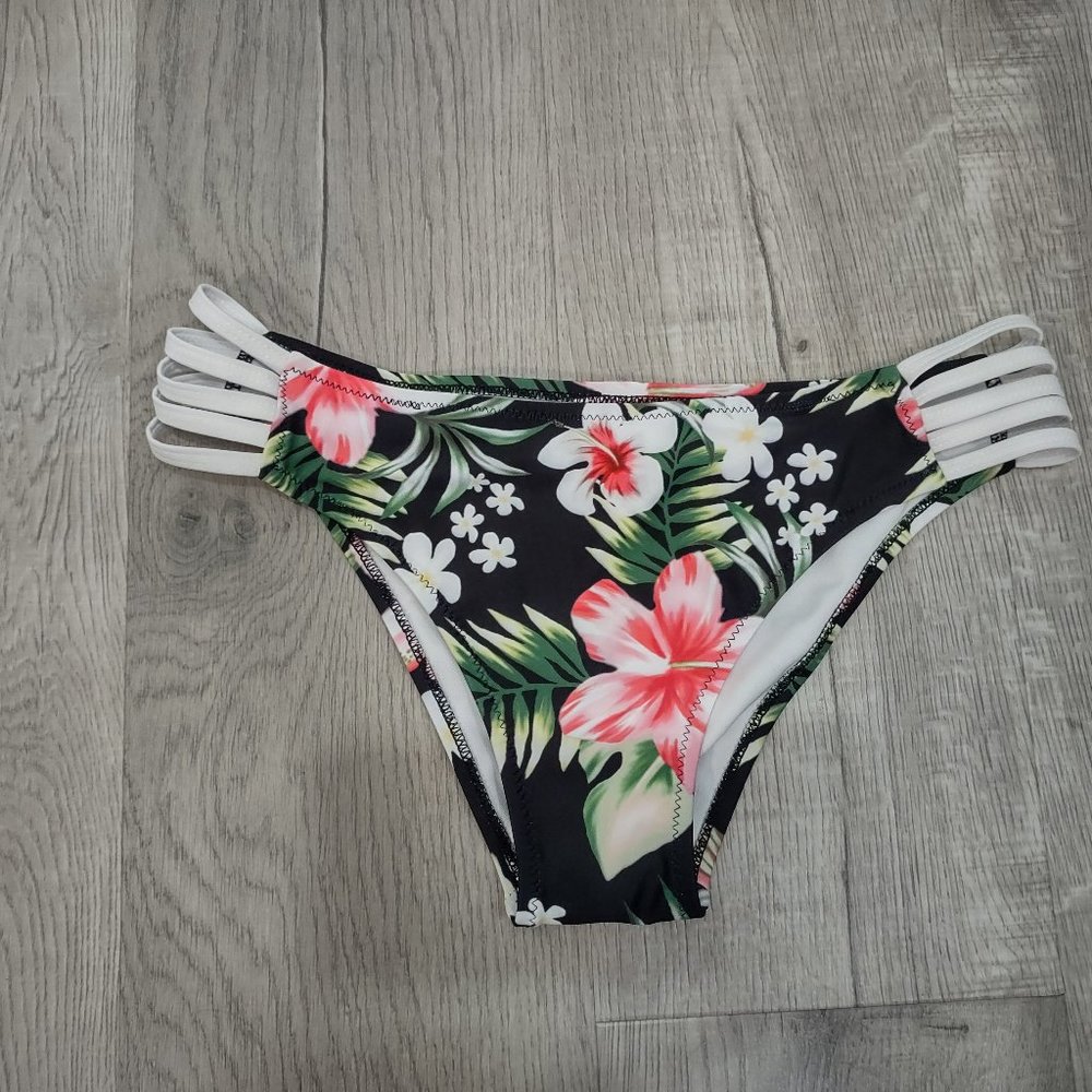 Cup She floral bathing suit bottom